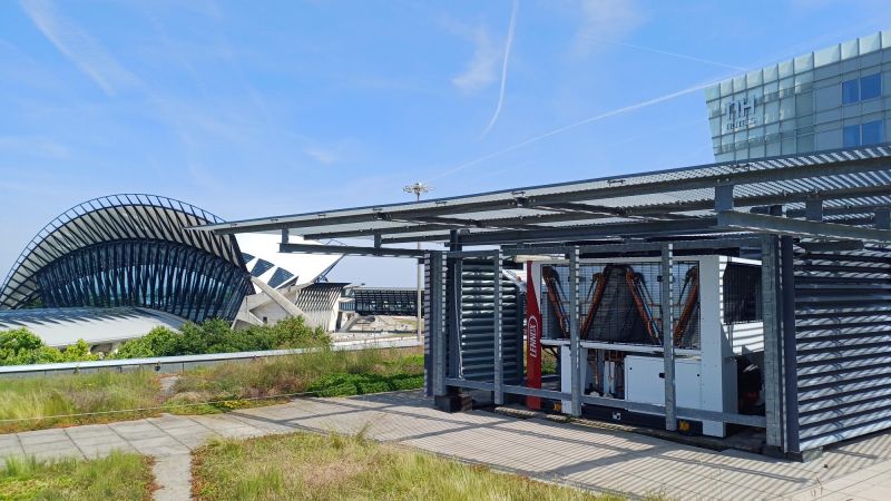 Legacy HVAC System Replaced with ECOMFORT R32 Heat Pump at Lyon Airport Business Offices